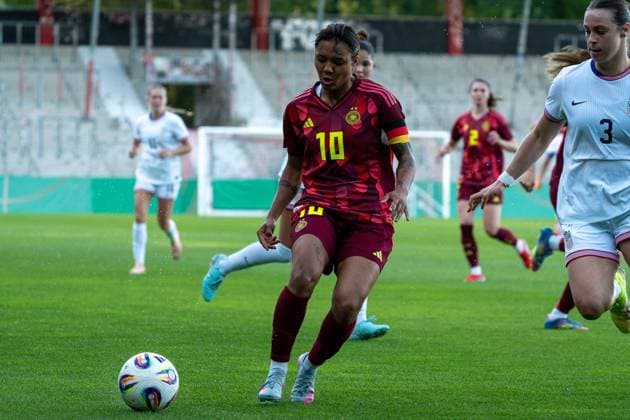 Gia Corley Germany Women U23, 10 is closely covered by Lilly Reale USA Women U23, 03, Germany vs USA, Soccer, Women, U23 Country Match, Test Match, 30 05 2025, DFB REGULATES PROHIBIT ANY USE OF PHOTOGRAPHS AS IMAGE SEQUENCES AND OR QUASI VIDEO, Germany vs USA, Soccer, Women, U23 Country Match, Test Match, 30 05 2025, Grossaspach Copyright: xEibner-Pressefoto EdwardxCheungx EP_ECG