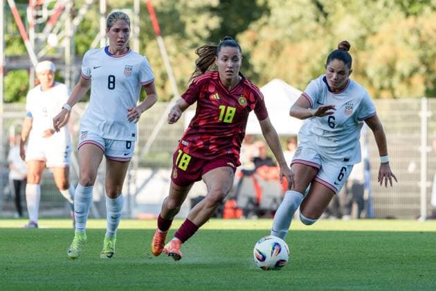 Selina Vobian Germany Women U23, 18 passes two opponents, Germany vs USA, Soccer, Women, U23 Laenderspiel, Testspiel, 30 05 2025, DFB REGULATIONS PROHIBIT ANY USE OF PHOTOGRAPHS AS IMAGE SEQUENCES AND OR QUASI VIDEO, Germany vs USA, Soccer, Women, U23 Laenderspiel, Test match, 30 05 2025, DFB REGULATIONS PROHIBIT ANY USE OF PHOTOGRAPHS AS IMAGE SEQUENCES AND OR QUASI VIDEO, Großaspach Copyright: xEibner-Pressefoto EdwardxCheungx EP_ECG
