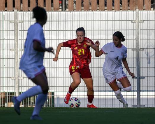 30 05 2025, xhettx, Soccer U 23 Women International Match, Germany USA v l Mara Alber DFB passes Jordan Bugg USA DFL DFB REGULATIONS PROHIBIT ANY USE OF PHOTOGRAPHS as IMAGE SEQUENCES and or QUASI VIDEO
