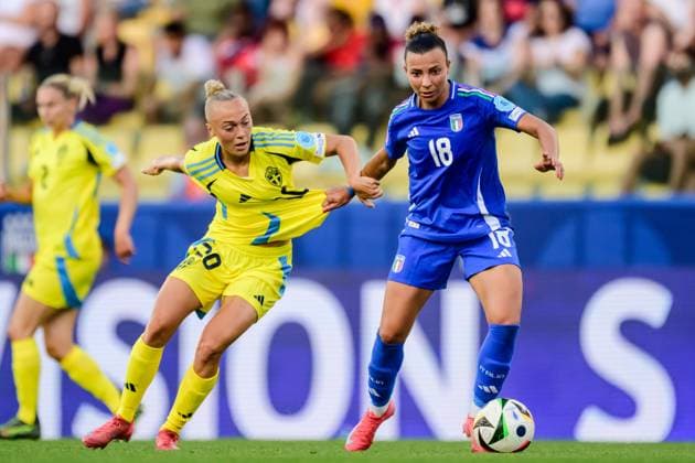 250530 Arianna Caruso of Italy against Hanna Bennison of Sweden during the Women s Nations League football match between Italy and Sweden on May 30, 2025 in Parma Photo Ludvig Thunman BILDBYRAN kod LT LT0706 fotboll football soccer fotball nations league uefa womens nations league italien italy sverige sweden dam bbeng  Copyright: LUDVIGxTHUNMAN BB250530LT114