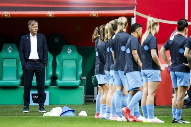 BREMEN - Holland coach Andries Jonker during a Nations League match between Germany and the Netherlands on May 30, 2025 in Bremen, Germany. ANP VINCENT JANNINK xVIxANPxSportx xxANPxIVx 529018324 originalFilename: 529018324.jpg