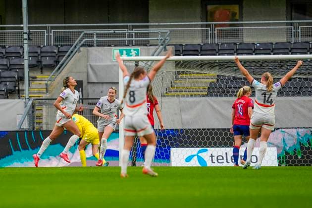UEFA Womens Nations League 2025 Norway Iceland Trondheim 20250530 Icelands Sveindis Jonsdottir left celebrates her 0-1 goal during the Nations League match between Norway and Iceland at Lerkendal Stadium Photo Ole Martin Wold NTB Trondheim Norway EDITORIAL USE ONLY RESTRICTED USE FOR BETTING COMPANIES  Copyright: xOlexMartinxWoldx xNTBx