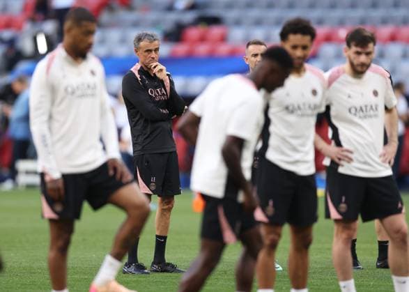 Munich, Germany, 30th May 2025. Luis Enrique coach of Paris St Germain watches his players during the UEFA Champions League Final Training session at Munich Football Arena, Munich. Picture date: 30th May 2025. Picture credit should read: David Klein Sportimage EDITORIAL USE ONLY. No use with unauthorised audio, video, data, fixture lists, club league logos or live services. Online in-match use limited to 120 images, no video emulation. No use in betting, games or single club league player publications. SPI_014_DK_PSG__Training SPI-3966-0016