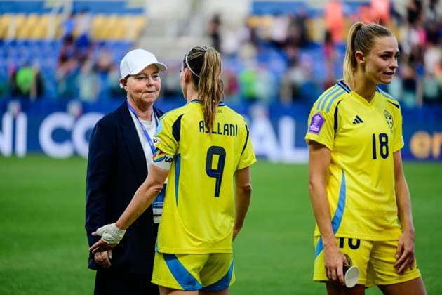 250530 Marika Domanski Lyfors, head of the Swedish women™s national football team and Kosovare Asllani of Sweden after the Women s Nations League football match between Italy and Sweden on May 30, 2025 in Parma Photo Ludvig Thunman BILDBYRAN code LT LT0706 fotboll football soccer fotball nations league uefa womens nations league italien italy sverige sweden dam bbeng  Copyright: LUDVIGxTHUNMAN BB250530LT129