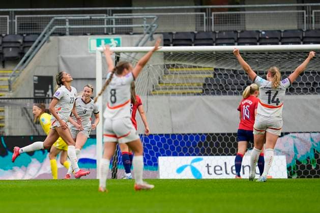 UEFA Womens Nations League 2025 Norway Iceland Trondheim 20250530 Icelands Sveindis Jonsdottir left celebrates her 0-1 goal during the Nations League match between Norway and Iceland at Lerkendal Stadium Photo Ole Martin Wold NTB Trondheim Norway EDITORIAL USE ONLY RESTRICTED USE FOR BETTING COMPANIES  Copyright: xOlexMartinxWoldx xNTBx