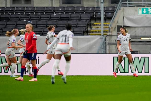 UEFA Womens Nations League 2025 Norway Iceland Trondheim 20250530 Icelands Sveindis Jonsdottir left celebrates her 0-1 goal during the Nations League match between Norway and Iceland at Lerkendal Stadium Photo Ole Martin Wold NTB Trondheim Norway EDITORIAL USE ONLY RESTRICTED USE FOR BETTING COMPANIES  Copyright: xOlexMartinxWoldx xNTBx