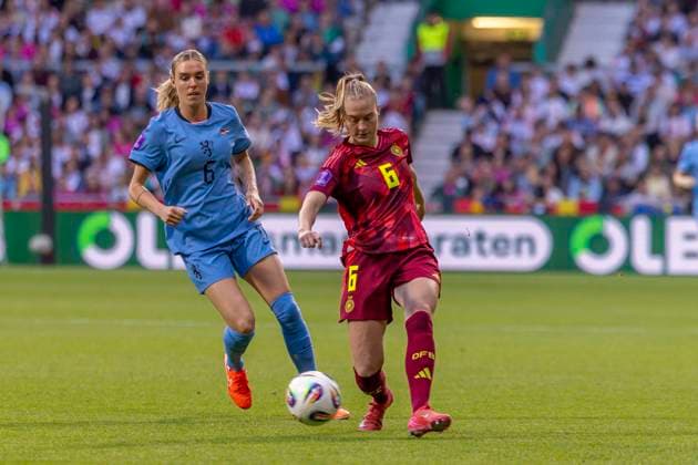 Bremen, Germany 30 May 2025 UEFA Nations League Women 2025 Germany vs Netherlands Pictured from left in a duel Jill Roord Netherlands and Janina Minge Germany Weser Stadion Niedersachen Copyright: xFotostandx xSchäferx