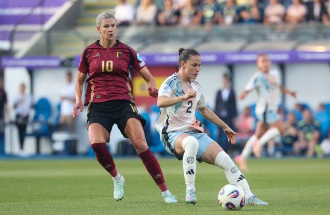 Belgium s Justine Vanhaevermaet and Spain s Ona Batlle fight for the ball during a soccer game between the national teams of Belgium (Red Flames) and Spain, on the fifth matchday in group A3 of the 2024-25 Women s Nations League competition, on Friday 30 May 2025 in Heverlee, Leuven. VIRGINIExLEFOUR  x125709158x