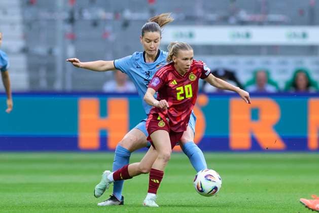 Elisa Senss Germany and Damaris Egurrola Netherlands battle for the ball, UEFA Women s Nations League 2024 25 Grp A1 MD5, Germany and Netherlands, Weserstadion on 30 May 2025 in Bremen, Germany Photo by Marco Steinbrenner DeFodi Images Elisa Senss Germany and Damaris Egurrola Netherlands battle for the ball, UEFA Women s Nations League 2024 25 Grp A1 MD5, Germany and Netherlands, Weserstadion, May 30, 2025 in Bremen, Germany Photo by Marco Steinbrenner DeFodi Images