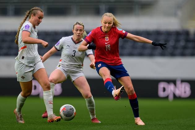 250530 Sandra Jessen of Iceland against Frida Maanum of Norway during the UEFA Women™s Nations League football match between Norway and Iceland on May 30, 2025 in Trondheim Photo Vegard Grott BILDBYRAN kod VG VG0755 bbeng fotboll football soccer fotball nations league landskamp norge norway dam iceland island uefa womens nations league  Copyright: VEGARDxGRoTT BB250530VG081