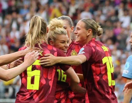 30 05 2025, xgrfx, Football UEFA Women s Nations League, Germany Netherlands v l Goal, Linda Dallmann Deutsche Frauennationalmannschaft DFL DFB REGULATIONS PROHIBIT ANY USE OF PHOTOGRAPHS as IMAGE SEQUENCES and or QUASI VIDEO Bremen