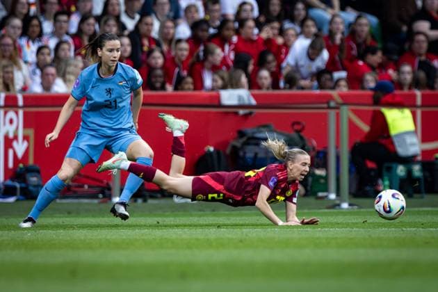 UWNL Germany vs Netherlands 30 05 25 Damaris Egurrola Nr 21, Netherlands vs Elisa Senß Nr 20, Germany UWNL Germany vs Netherlands, Weserstadion on 30 05 25 Copyright: xBEAUTIFULxSPORTS MarioxM.xKobergx
