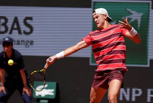 TENNIS - French Open 2025 PARIS,FRANCE,30.MAY.25 - TENNIS - ATP, Tennis Herren World Tour, French Open, Roland Garros, Grand Slam. Image shows Holger Rune (DEN).  GEPAxpictures xMichaelxRiedler
