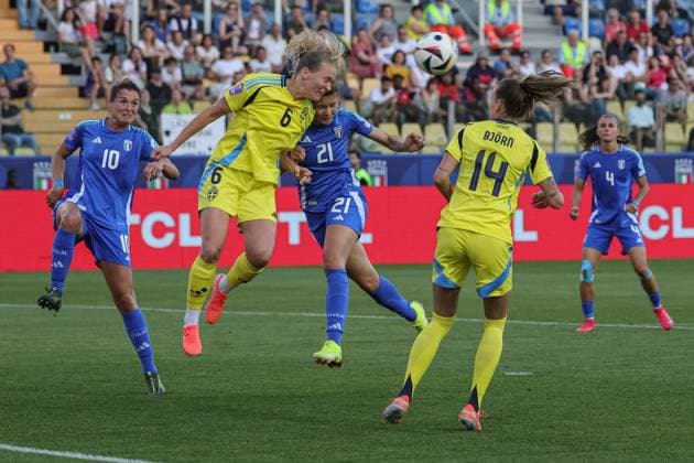 Magdalena Eriksson (Sweden) fights for the ball against Michela Cambiaghi (Italy) during UEFA Women s Nations League 2025 - Qualification - Italy vs Sweden, Football UEFA Nations Leage match in Parma, Italy, May 30 2025  Copyright: xLorenzoxCattani IPAxSportx xipa-agency.netx xx IPA_58426719 IPA_Agency_IPA58426719