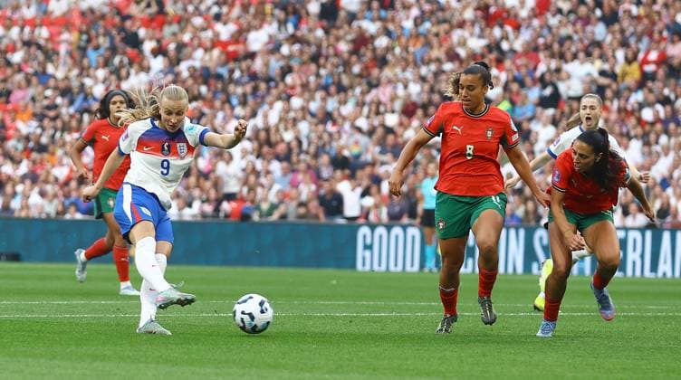 Aggie Beever-Jones of England Women scores a goal to make the score 1-0 England Women v Portugal Women, UEFA Women s Nations League - League A - Group 3, Football, Wembley Stadium, London, UK - 30 May 2025 EDITORIAL USE ONLY No use with unauthorised audio, video, data, fixture lists, club league logos or live services. Online in-match use limited to 120 images, no video emulation. No use in betting, games or single club league player publications. Copyright: xKieranxMcManus Shutterstockx 15330900w