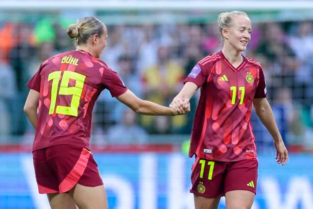 Lea Schueller Germany celebrates after scoring her teams second goal with Klara Buehl Germany , UEFA Women s Nations League 2024 25 Grp A1 MD5, Germany and Netherlands, Weserstadion on 30 May 2025 in Bremen, Germany Photo by Marco Steinbrenner DeFodi Images Lea Schueller Germany celebrates after scoring her teams second goal with Klara Buehl Germany , UEFA Women s Nations League 2024 25 Grp A1 MD5, Germany and Netherlands, Weserstadion, May 30, 2025 in Bremen, Germany Photo by Marco Steinbrenner DeFodi Images