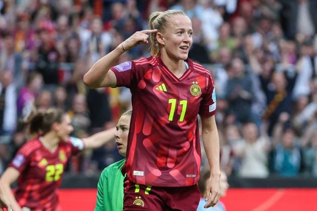 UEFA Womens Nations League Germany Netherlands on 30 05 2025 at the Weserstadion in Bremen Cheering, goal celebration, goal scorer, goal scorer, goal scorer, goal scorer Lea Schüller Schueller Schuller Germany 11 cheers after the goal to 2 to 0 MH