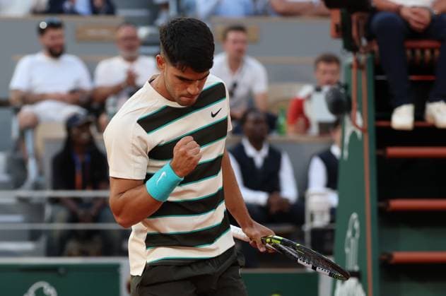 ROLAND GARROS 2025 Thierry Larret MAXPPP - PARIS (75) 30 05 2025 Thierry Larret Maxppp. Tennis. Roland Garros 2025. Internationaux de France de tennis. Stade Roland Garros, Paris (75). Le 30 mai 2025. Court Philippe Chatrier : Damir DZUMHUR (BIH) vs Carlos ALCARAZ (ESP) PARIS (75) STADE ROLAND GARROS PARIS ILE DE FRANCE FRANCE  Copyright: xMAXPPPxThierryxLarretx TLR202505306495 TLR202505306495