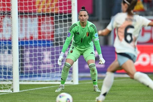 250530 BELGIUM VS SPAIN goalkeeper Nicky Evrard (1) of Belgium pictured during a game between the national teams of Belgium, called the Red Flames and Spain on the 5th matchday in group A3 of the 2024-25 Women s Nations League competition, on Friday 30 May 2025 in Leuven , Belgium . PHOTO SPORTPIX David Catry Leuven Den Dreef Belgium  Copyright: xSportpix.bex xDavidxCatryxDavidxCatryx