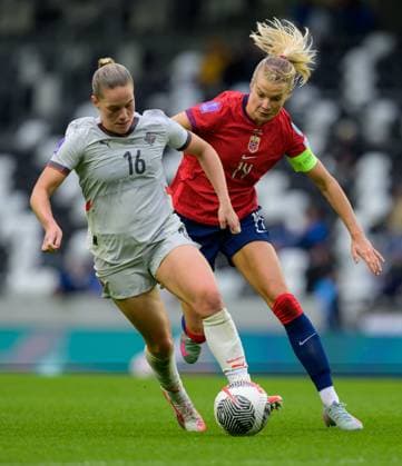 250530 Hildur Antonsdottir of Iceland and Ada Hegerberg of Norway during the UEFA Women™s Nations League football match between Norway and Iceland on May 30, 2025 in Trondheim Photo Vegard Grott BILDBYRAN kod VG VG0755 bbeng fotboll football soccer fotball nations league landskamp norge norway dam iceland island uefa womens nations league  Copyright: VEGARDxGRoTT BB250530VG098