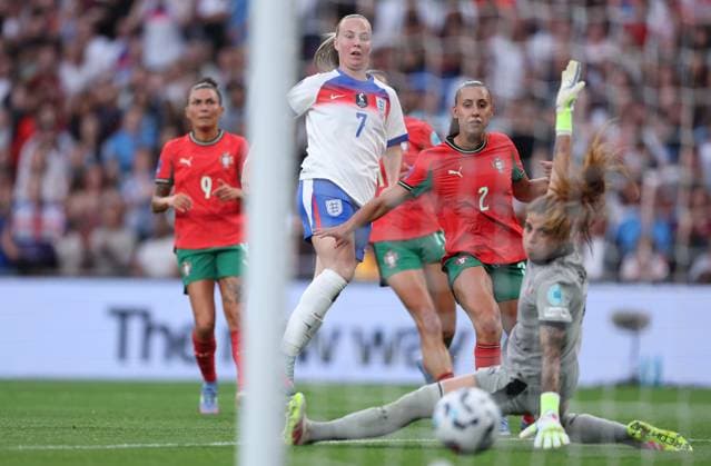 Bilder des Jahres 2025, Sport 05 Mai Sport Bilder des Tages London, England, 30th May 2025. Beth Mead of the England national team, Nationalteam scores to make it 4-0 during the England Women vs Portugal Women UEFA Women s Nations League match at Wembley Stadium, London. Picture credit should read: Paul Terry Sportimage EDITORIAL USE ONLY. No use with unauthorised audio, video, data, fixture lists, club league logos or live services. Online in-match use limited to 120 images, no video emulation. No use in betting, games or single club league player publications. SPI_022_PT_England_W_Portugal_W SPI-3968-0022