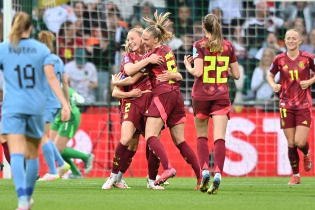 Cheer, Freuen, celebrate, happy, cheer , Goal Celebration Sarai Linder DFB Frauen , Germany,2 Janina Menge DFB Frauen, Germany, 6 3 0 Germany, 30 05 2025, Bremen Germany , Football, UEFA Womens Nation League Germany Netherlands xmkx