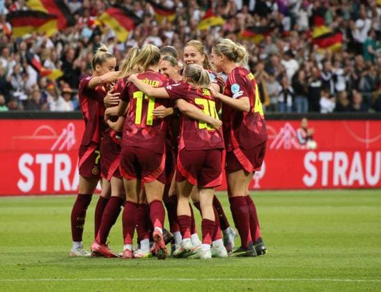 30 05 2025, xgrfx, Football UEFA Women s Nations League, Germany Netherlands v l Goal, Sarai Linder Deutsche Frauennationalmannschaft DFL DFB REGULATIONS PROHIBIT ANY USE OF PHOTOGRAPHS as IMAGE SEQUENCES and or QUASI VIDEO Bremen