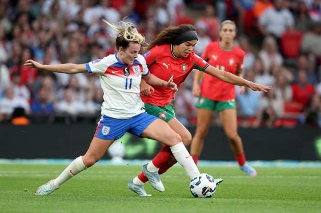 England v Portugal - UEFA Women s Nations League 2024 25 Grp A3 MD5 Lauren Hemp of England and Andreia Jacinto of Portugal challenge during the UEFA Women s Nations League 2024 25 Grp A3 MD5 match between England and Portugal at Wembley Stadium on May 30, 2025 in London, England. London Wembley Stadium England United Kingdom Copyright: xNealxSimpson Sportsphoto APLx 14127782