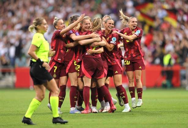 Photo exuberant joy and goal celebration after the 3 0 goal for Germany by Sarai Linder Soccer international, Womens international match in Bremen UEFA Womens Nations League on Fri 30 05 2025 Germany Holland