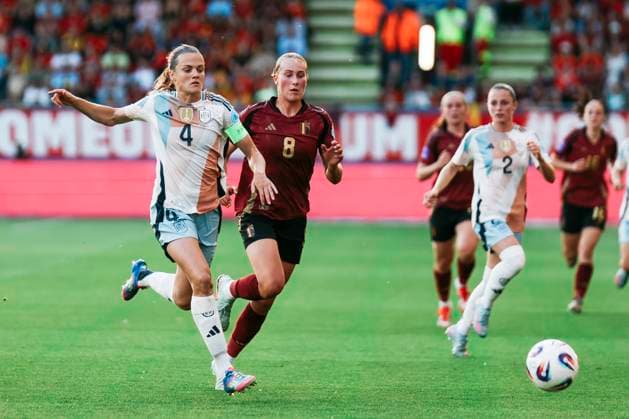 Womens Nations League Belgium Spain Lions, The King Power At Den Dreef Stadium on 30 05 2025 Irene Paredes Spain, 4 in duel with Feli Delacauw Belgium, 8 Womens Nations League Belgium Spain Lions, The King Power At Den Dreef Stadium on 30 05 2025 Copyright: xBEAUTIFULxSPORTS Freisenx