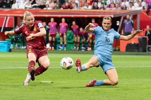 Bilder des Jahres 2025, Sport 05 Mai Sport Bilder des Tages Sarai LINDER (GER) schiesst das Tor zum 3-0 UEFA Womens Nations League, 5. Spieltag, matchday 5, Fussball Laenderspiel der Frauen, Deutschland (GER) - Niederlande (NED) am 30.05.2025 in Bremen Deutschland. Â *** Sarai LINDER GER scores the goal to make it 3 0 UEFA Womens Nations League, matchday 5, womens international football match, Germany GER Netherlands NED on 30 05 2025 in Bremen Germany Â