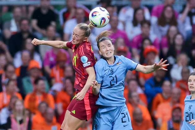 Lea Schueller Germany and Damaris Egurrola Netherlands battle for the ball, UEFA Women s Nations League 2024 25 Grp A1 MD5, Germany and Netherlands, Weserstadion on 30 May 2025 in Bremen, Germany Photo by Marco Steinbrenner DeFodi Images Lea Schueller Germany and Damaris Egurrola Netherlands battle for the ball, UEFA Women s Nations League 2024 25 Grp A1 MD5, Germany and Netherlands, Weserstadion, May 30, 2025 in Bremen, Germany Photo by Marco Steinbrenner DeFodi Images
