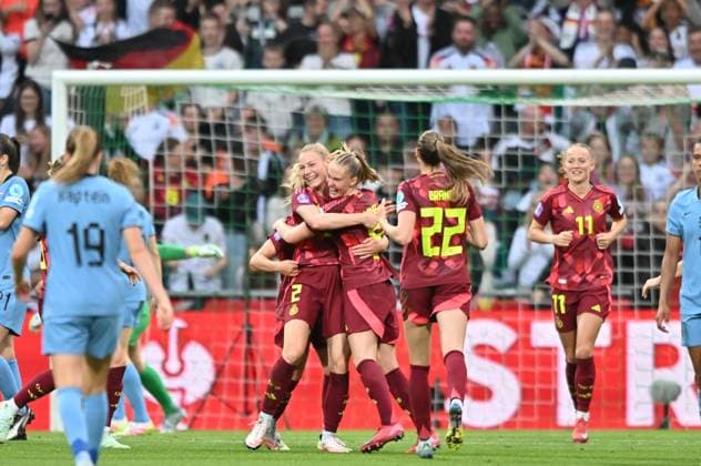 Cheer, Freuen, celebrate, happy, cheer , Goal Celebration Sarai Linder DFB Women , Germany,2 Janina Menge DFB Women, Germany, 6 after the 3 0, 30 05 2025, Bremen Germany , Football, UEFA Womens Nation League Germany Netherlands xmkx