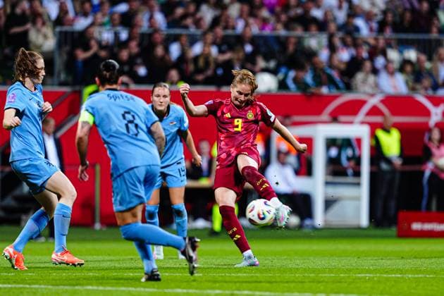 Goal shot Goal chance Sjoeke Nuesken Germany, 09 GER, Germany vs Netherlands, Football, Women, UEFA Nations League, Matchday 5, Season 2024 25, 30 05 2025 GER, Germany vs Netherlands, Football, Women, UEFA Nations League, Matchday 5, Season 2024 25, 30 05 2025 Bremen Copyright: xEibner-Pressefoto MarcelxvonxFehrnx EP_MFN