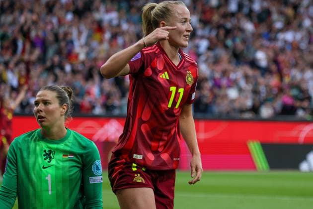 Bremen, Germany 30 May 2025 UEFA Nations League Women 2025 Germany vs Netherlands In the picture from left the second scorer Lea Schüller Schueller Germany scores the goal to make it 2 0 for Germany and cheers Weser Stadion Niedersachen Copyright: xFotostandx xFantinix
