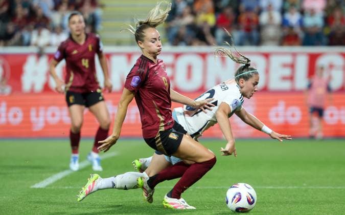 Belgium s Tessa Wullaert and Spain s Athenea del Castillo fight for the ball during a soccer game between the national teams of Belgium (Red Flames) and Spain, on the fifth matchday in group A3 of the 2024-25 Women s Nations League competition, on Friday 30 May 2025 in Heverlee, Leuven. VIRGINIExLEFOUR  x125717797x