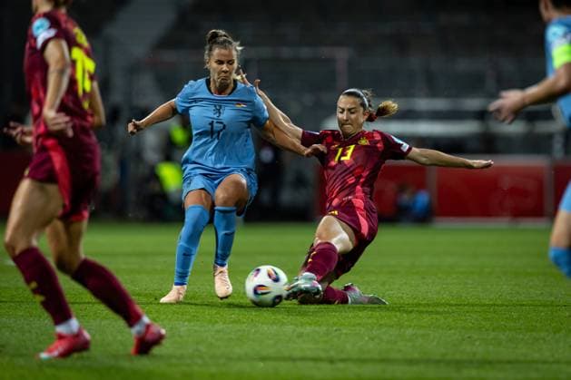 UWNL Germany vs Netherlands 30 05 25 Victoria Pelova Nr 17, Netherlands vs Sara Däbritz Nr 13, Germany UWNL Germany vs Netherlands, Weserstadion on 30 05 25 Copyright: xBEAUTIFULxSPORTS MarioxM.xKobergx