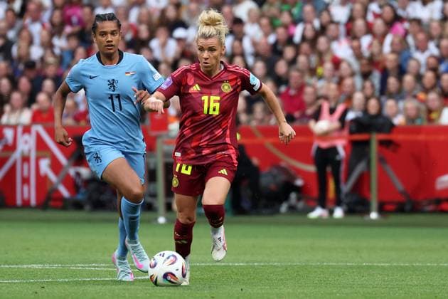 Bremen, Weserstadion, 30 05 25, GER, Women, UEFA WOMENS NATIONS LEAGUE 2024 2025, Germany Netherlands Picture from left in duel Esmee BRUGTS Netherlands and Linda DALLMANN Germany UEFA regulations prohibit any use of photographs as image sequences and or quasi video Bremen Germany
