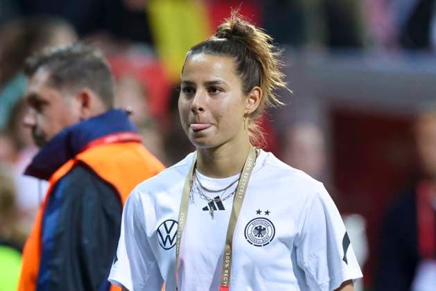 Lena Oberdorf Germany looks on, UEFA Women s Nations League 2024 25 Grp A1 MD5, Germany and Netherlands, Weserstadion on May 30, 2025 in Bremen, Germany Photo by Marco Steinbrenner DeFodi Images Lena Oberdorf Germany looks on, UEFA Women s Nations League 2024 25 Grp A1 MD5, Germany and Netherlands, Weserstadion, May 30, 2025 in Bremen, Germany Photo by Marco Steinbrenner DeFodi Images