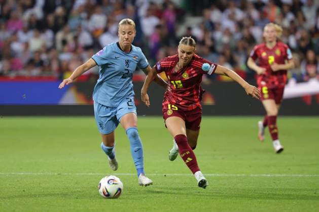 GER, xFSx , Bremen , Womens Nations League , in Bremen Weserstadion 30 05 2025 , v l Lynn Wilms Netherlands ,2 in duel with Klara Buehl Germany ,19 Copyright: HMBxMedia FernandoxSoares