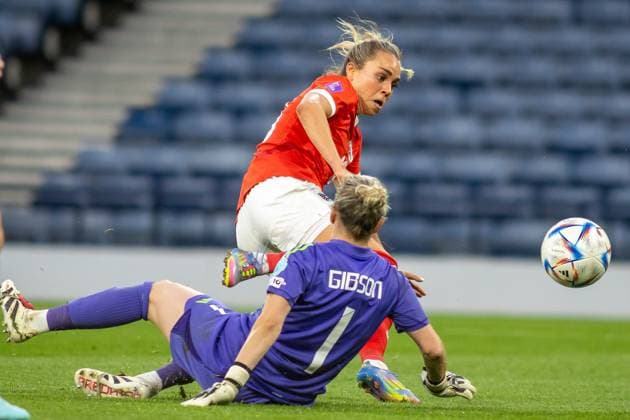 Scotland Women v Austria Women UEFA Women s Nations League 30 05 2025. Group A Lee Gibson of The Scotland Women s national team, Nationalteam goes to ground and blocks the shot of Julia Hickelsberger of The Austrian Women s National Team during the UEFA Women s Nations League, Scotland vs Austria, The National Stadium, Hampden Park, Glasgow, 30 05 2025 Hampden Park The National Stadium Glasgow United Kingdom Editorial use only , Copyright: xColinxPoultneyx PSI-22199-0079