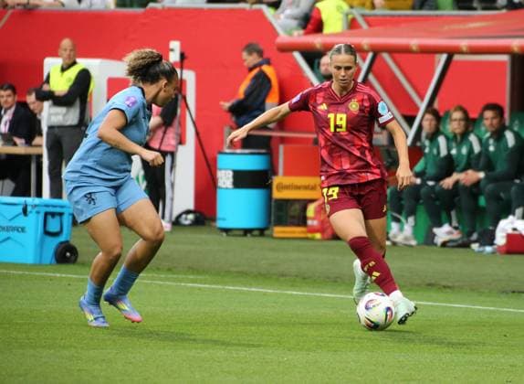 30 05 2025, xgrfx, Football UEFA Women s Nations League, Germany Netherlands v l Chasity Grant Netherlands , Klara Bühl German women s national team DFL DFB REGULATIONS PROHIBIT ANY USE OF PHOTOGRAPHS as IMAGE SEQUENCES and or QUASI VIDEO Bremen