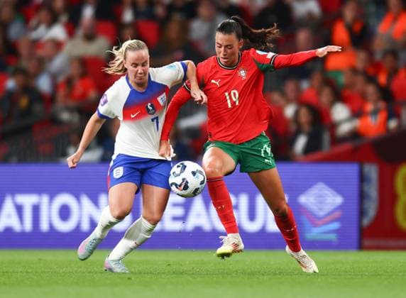 England Women v Portugal Women, UEFA Nations League, Football, London, UK - 30 May 2025 Beth Mead of England Women and Carolina Correia of Portugal Women battle for the ball at Wembley Stadium in the UEFA Nations League London Wembley Stadium London GBR, UK NEWSPAPERS OUT Copyright: xMarkxGreenwoodx
