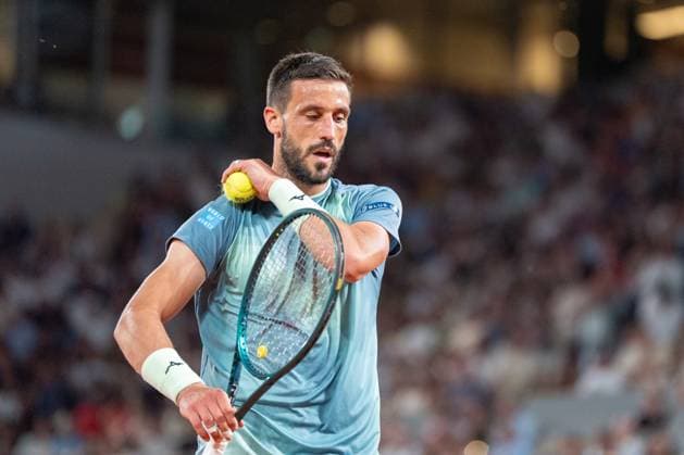 2025-05-30 French Open Roland Garros PARIS, FRANCE - MAY 30: Damir Dzumhur of Bosnia-Herzegovina during the French Open at Roland Garros on May 30, 2025 in Paris, France. Paris Roland Garros France Content not available for redistribution in The Netherlands directly or indirectly through any third parties. Copyright: xMarleenxFouchierx