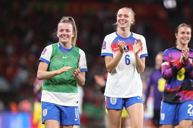 England Women v Portugal Women UEFA Womens Nations League Leah Williamson and Lauren Hemp of England Women waves to the fans during the UEFA Womens Nations League Group C match at Wembley Stadium, London UK Newspapers OUT Copyright: xLucyxCopseyx FIL-21856-0178