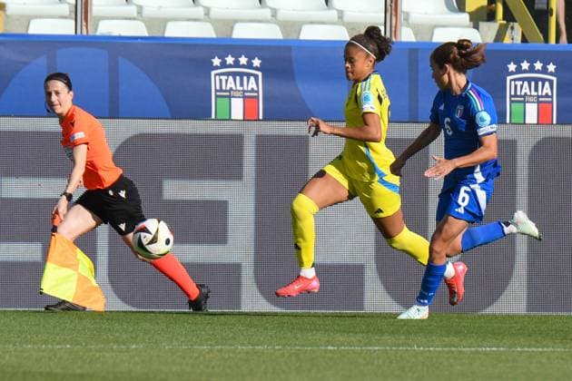 CALCIO - UEFA Nations League - UEFA Women s Nations League 2025 - Qualification - Italy vs Sweden 8 Felicia Schroder of Sweden in action during UEFA Women s National League League A match between Italy and Sweden. Friday, May 30, 2025 at stadium Ennio Tardini in Parma. Parma Italy  Copyright: xIPAxSport ABACAx