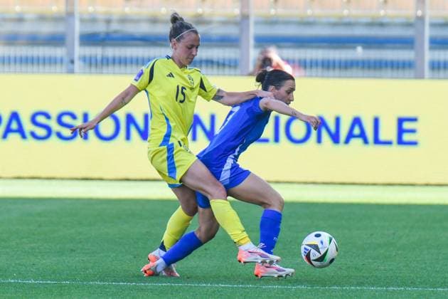 CALCIO - UEFA Nations League - UEFA Women s Nations League 2025 - Qualification - Italy vs Sweden 15 Julia Zigotti Olme of Sweden contrast 3 Lucia Di Guglielmo of Italy in action during UEFA Women s National League League A match between Italy and Sweden. Friday, May 30, 2025 at stadium Ennio Tardini in Parma. Parma Italy  Copyright: xIPAxSport ABACAx