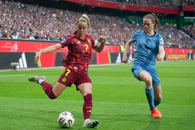 GER, Bremen, Soccer, Womens Soccer, UEFA Womens Nations League, Matchday 5, Germany vs Netherlands pictured from l Giulia Gwinn GER 07 , Veerle Buurman NED 04 , Duel 30 05 2025, Weserstadion Bremen UEFA REGULATIONS PROHIBIT ANY USE OF PHOTOGRAPHS AS IMAGE SEQUENCES AND OR QUASI VIDEO, Copyright: HMBxMedia PaulxFritz