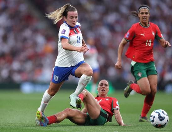 London, England, 30th May 2025. Lauren Hemp of the England national team, Nationalteam and Fatima Pinto of the Portugal National team challenge for the ball during the England Women vs Portugal Women UEFA Women s Nations League match at Wembley Stadium, London. Picture credit should read: Paul Terry Sportimage EDITORIAL USE ONLY. No use with unauthorised audio, video, data, fixture lists, club league logos or live services. Online in-match use limited to 120 images, no video emulation. No use in betting, games or single club league player publications. SPI_105_PT_England_W_Portugal_W SPI-3968-0105