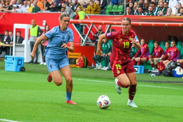 Bremen, Germany 30 May 2025 UEFA Nations League Women 2025 Germany vs Netherlands In the picture from left in the duel Kerstin Casparij Netherlands and Klara Bühl Buehl Germany Weser Stadium Lower Saxony Copyright: xFotostandx xFantinix